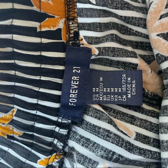 🌷3 for $25🌷 Striped Palm Tree shorts - Picture 3 of 3